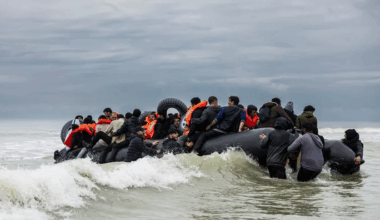 plus de 1100 migrants arrivés samedi sur de petites embarcations