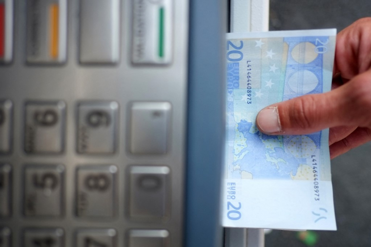 Dès janvier 2026, les employés au salaire minimum légal allemand toucheront 190 euros brut de plus par mois (illustration) ( AFP / JEAN-SEBASTIEN EVRARD )