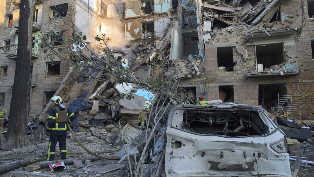des bombardements «massifs de missiles et de drones» sur Kiev font au moins sept morts