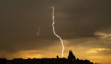 Les impressionnantes images des orages à Paris