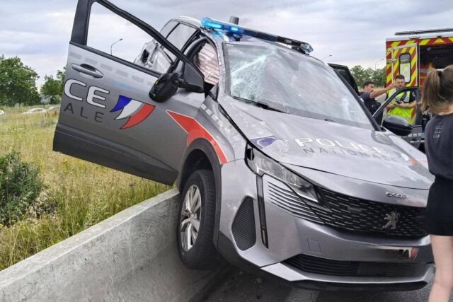 La police s’est retrouvée en fâcheuse posture après cette collision sur le boulevard Eisenhower (© Alliance Police Nationale 31)