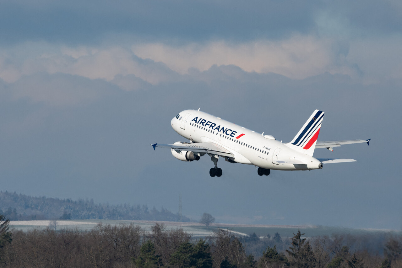 Un vol Air France Paris-Venise dérouté après un signal d'urgence, les passagers finissent leur voyage en bus