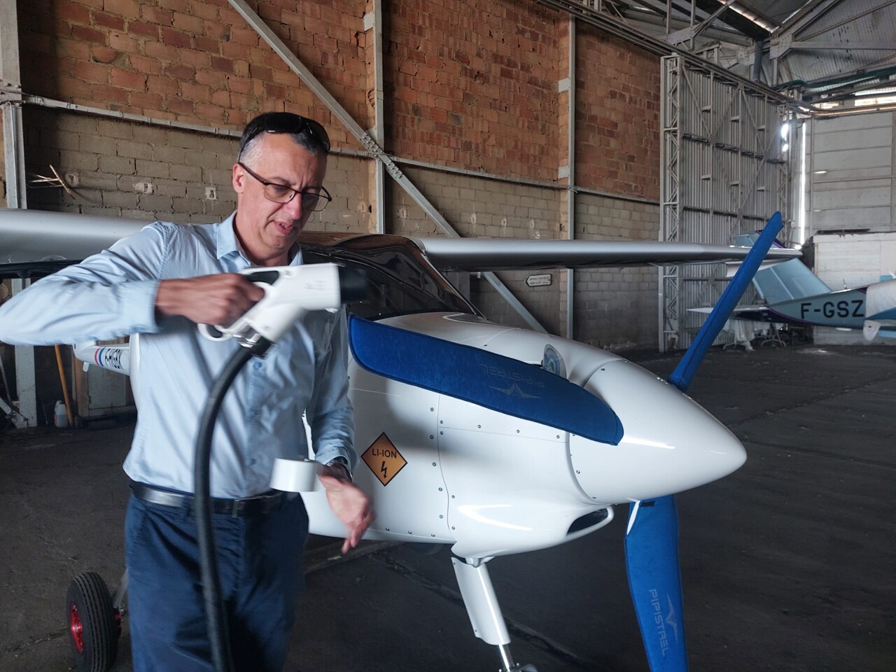 une nouvelle école d'aviation ouvre avec le premier avion électrique certifié au monde