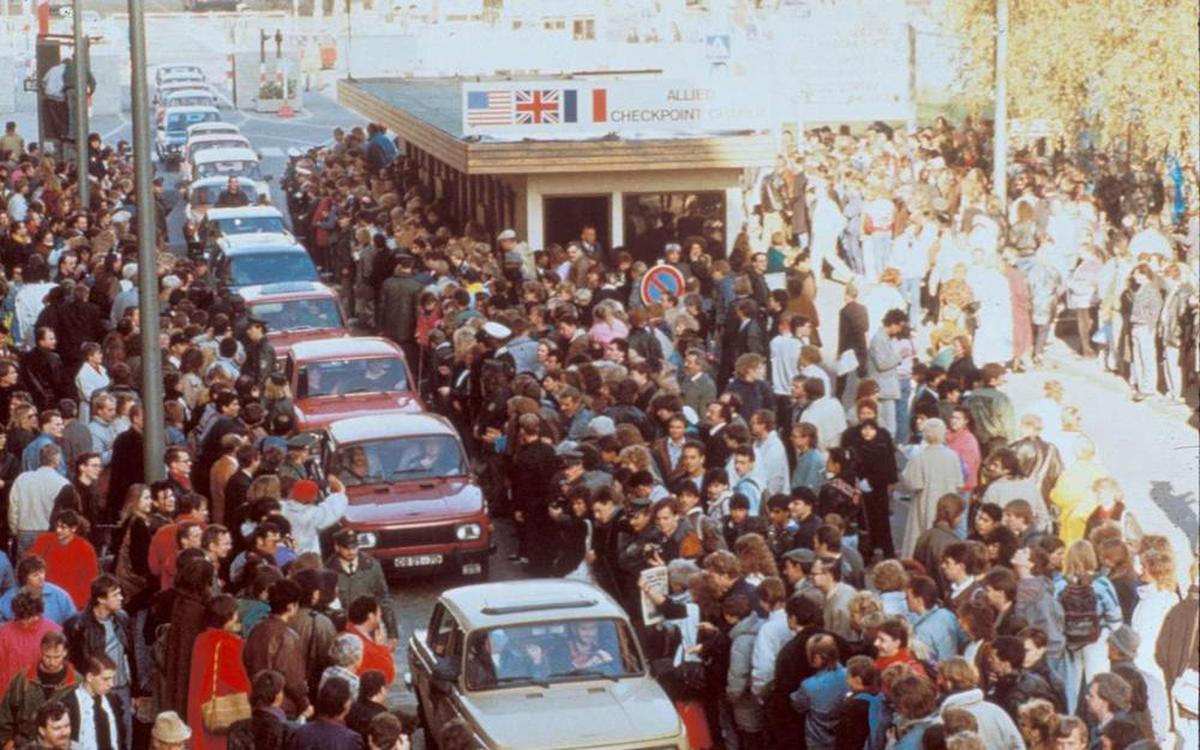 il y a 35 ans, la disparition à Berlin de « Checkpoint Charlie », un point de passage entre l’Allemagne de l’Est et de l’Ouest depuis 1961