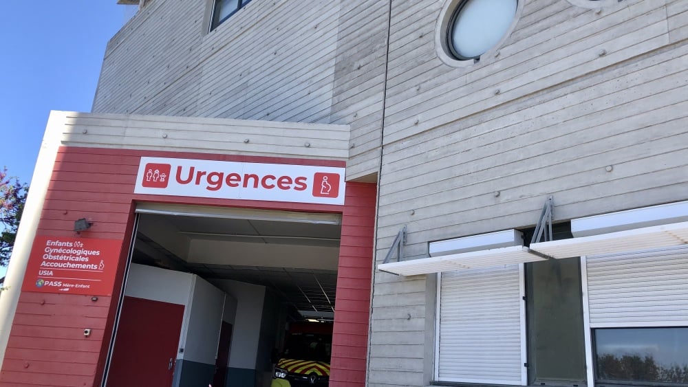 agression du personnel soignant et des agents de sécurité par un patient impatient