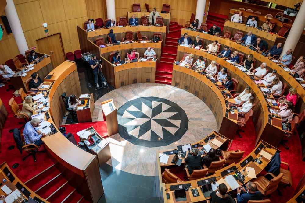 l'Assemblée de Corse vote une motion reconnaissant l'État de Palestine