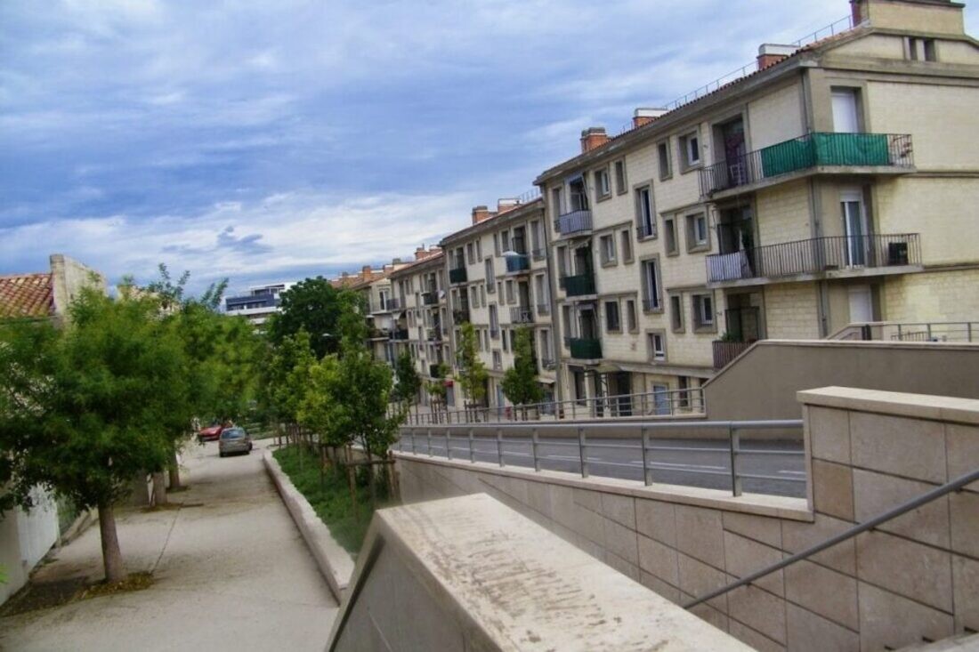 la dispute entre enfants dégénère, le père intervient avec un couteau de 40 cm