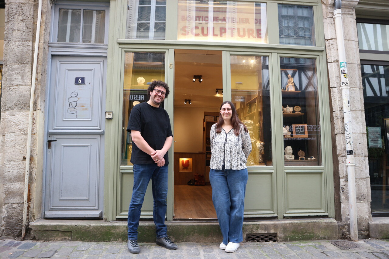 un atelier-boutique de sculptures et d'artisanat d'art