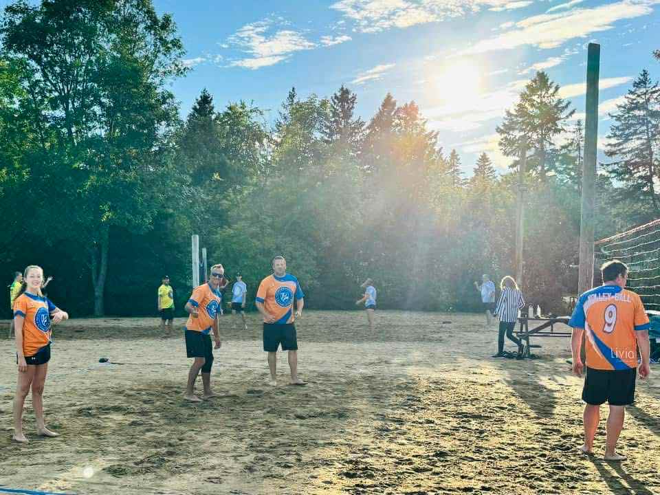 Du volleyball sous les projecteurs et au cœur de Baie-Saint-Paul
