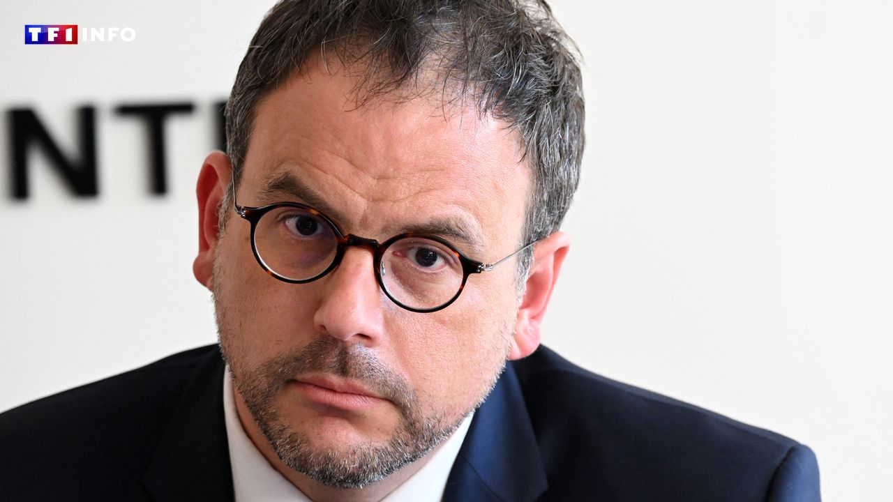 "Un sujet intime et politique" : l'ex-ministre de la Santé Aurélien Rousseau révèle être atteint d'un cancer
