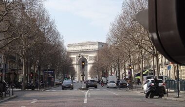 Mort du conducteur d'un moto-taxi à Paris après avoir tenté d'éviter un cycliste