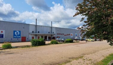 le parking de l'ancien plus grand boulodrome du monde équipé de panneaux photovoltaïques ?