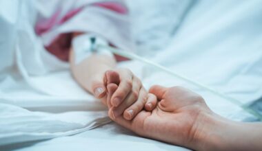 À 11 ans, elle guérit d'un cancer rare puis meurt à cause d'une surdose de médicaments