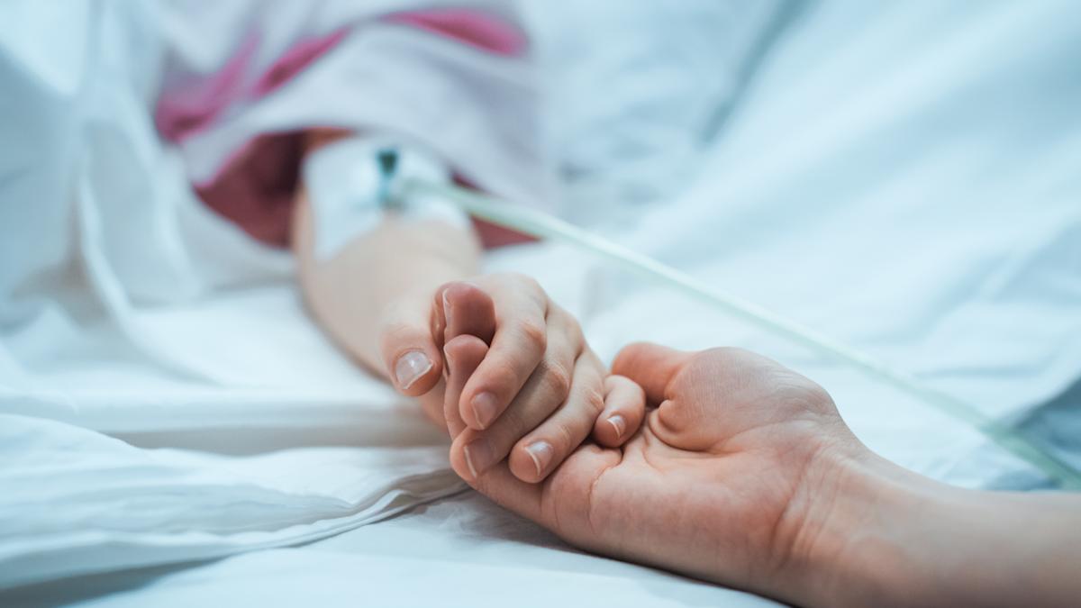 À 11 ans, elle guérit d'un cancer rare puis meurt à cause d'une surdose de médicaments