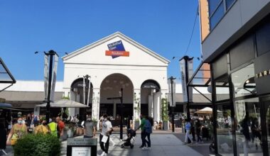 Roubaix. Il vole du parfum à McArthur Glen, retente sa chance le lendemain et finit en garde à vue