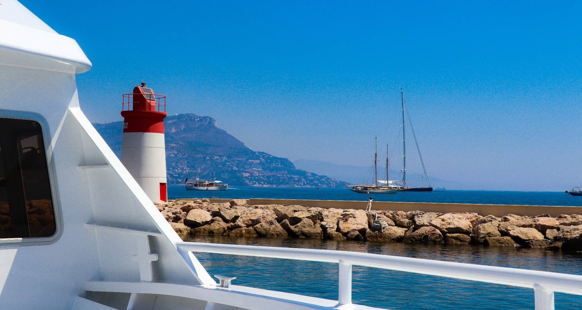 Balade en bateau à Saint-Jean-Cap-Ferrat: 7 trésors cachés à admirer depuis la mer