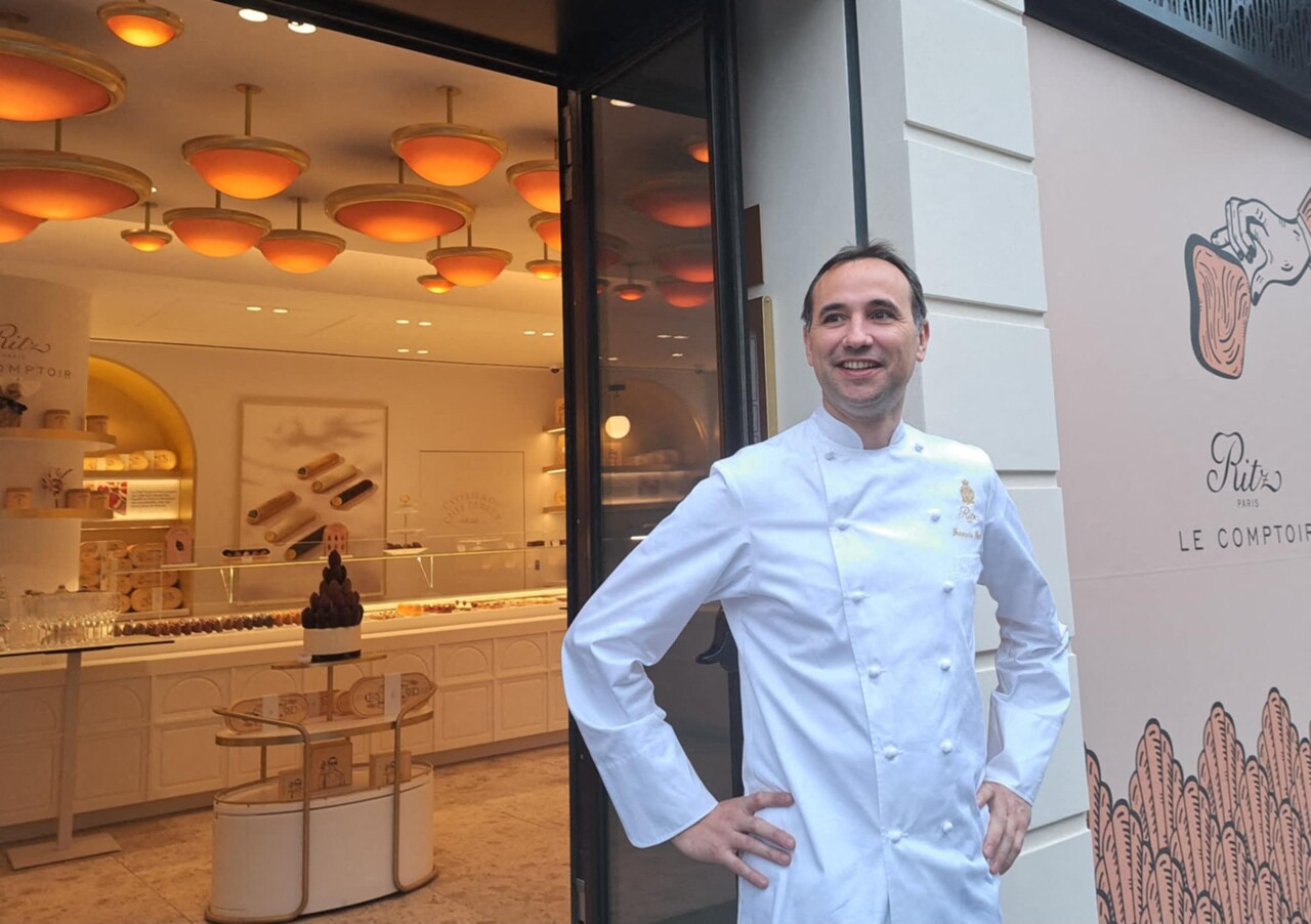 le célèbre hôtel de luxe inaugure une pâtisserie loin de la place Vendôme