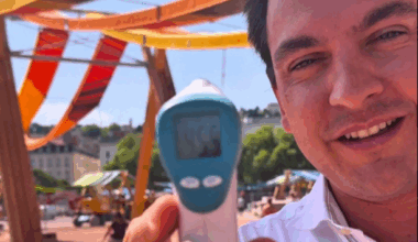 Lyon. "Plus de 45°C" sous l'œuvre polémique de la place Bellecour, le créateur réplique