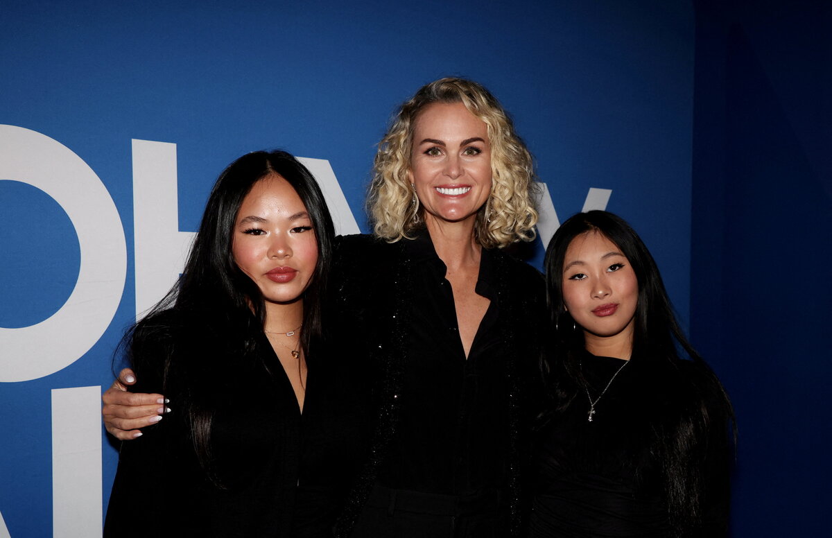 EXCLU. Laeticia Hallyday : ses filles Jade et Joy envahies par l'émotion à la soirée d'adieux à Marnes-la-Coquette