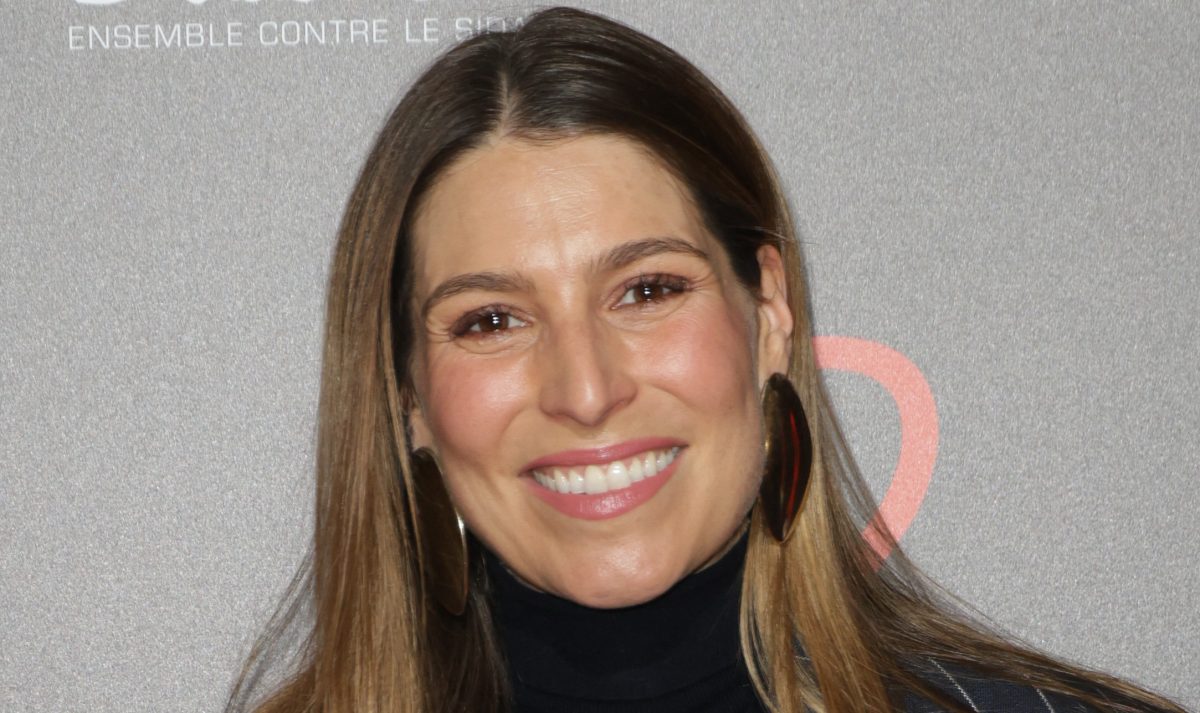 Laury Thilleman maman ? “Je vous avais caché ça”, elle donne le biberon à un joli bébé et ça lui va très bien
