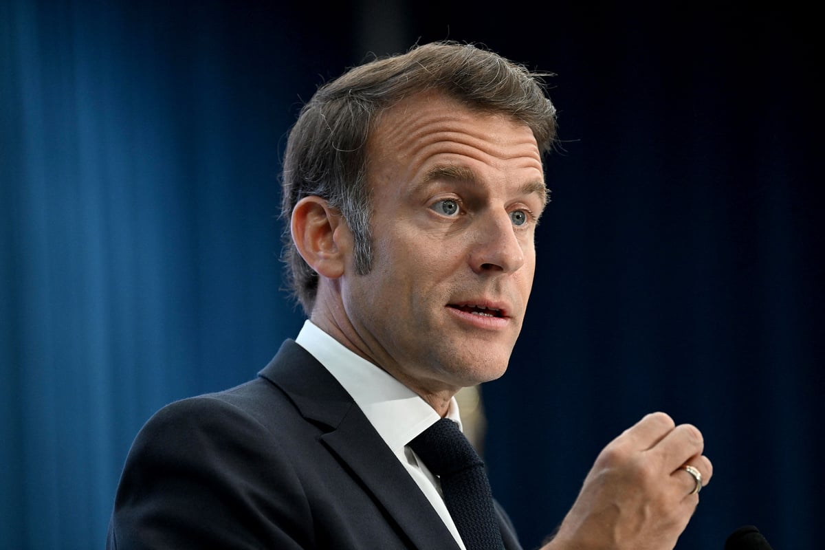 Emmanuel Macron caché dans un coffre en plein Paris : scène surréaliste (ou presque)