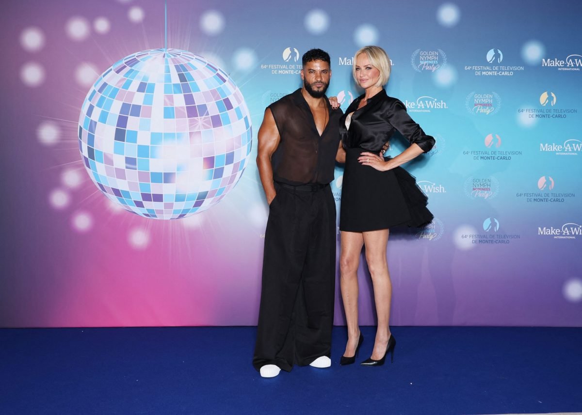 Adriana Karembeu métamorphosée : elle roucoule au bras d’un autre homme que Marc Lavoine