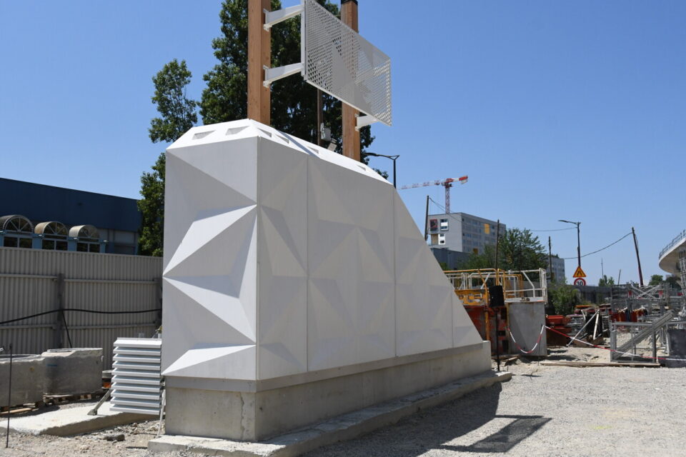 Le socle sera en béton pour la station Aerospace Campus, et son volume jouera sur des motifs de triangle.