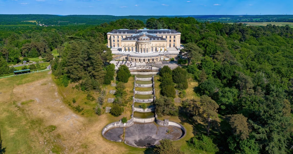ce château des Yvelines est un joyau de l'Île-de-France et les touristes ignorent son existence !