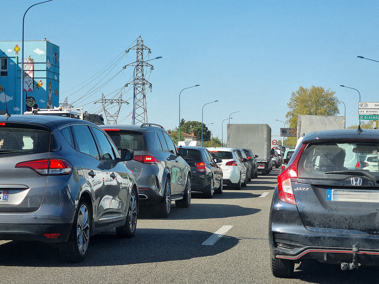 près de 400 kilomètres de bouchons sur les routes