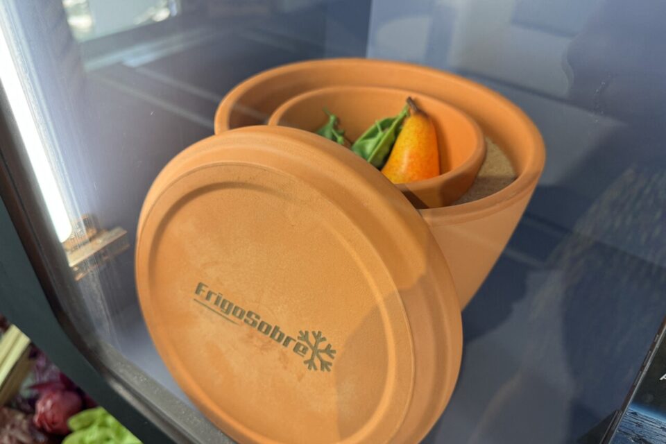 Un FrigoSobre, qui permettra de réfrigérer les aliments sans utilisation de l'électricité.