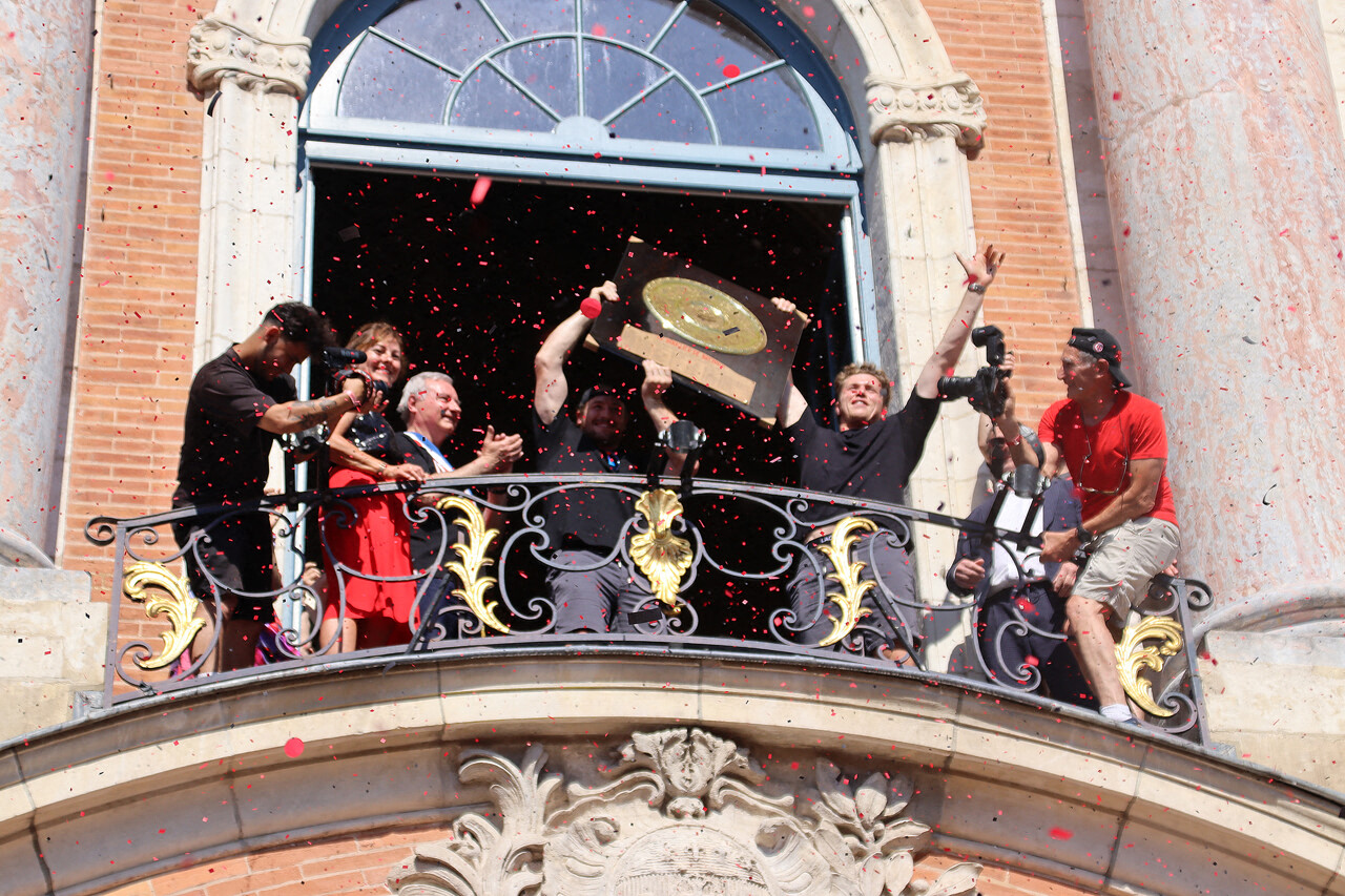 revivez la fête au Capitole après la victoire du Stade Toulousain