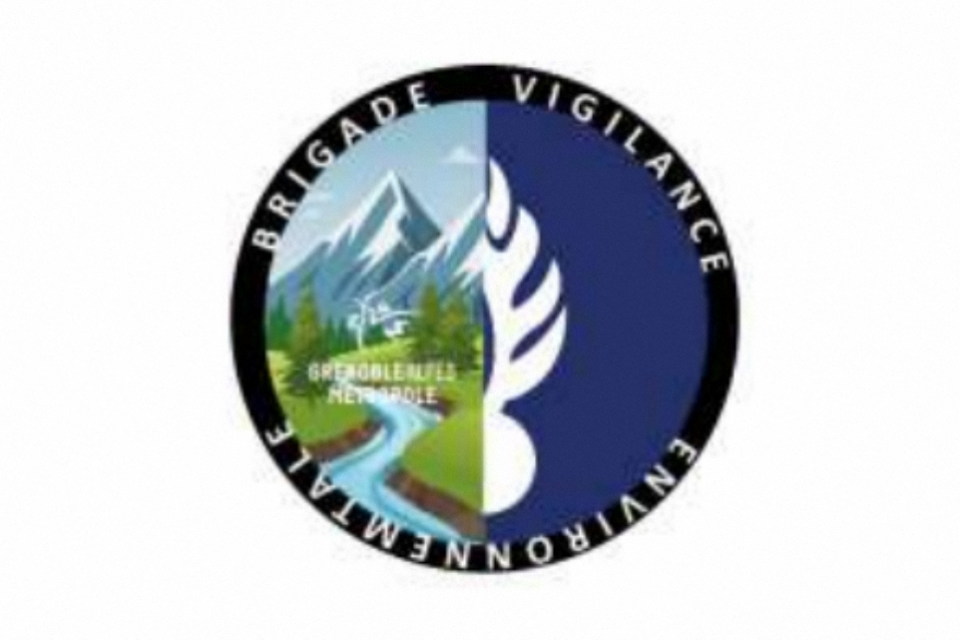 La rondache avec l'écusson spécialement créé pour la nouvelle brigade de vigilance environnementale de la Métropole de Grenoble.