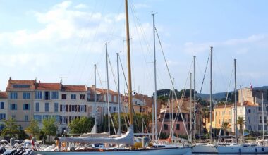Vieux de plus d'un siècle, ce voilier d’exception était en escale à Sanary avant de rejoindre le port de Marseille