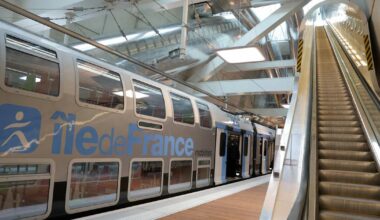 le RER E interrompu après la «rupture d’une conduite d’eau dans le tunnel» causée par «un forage»