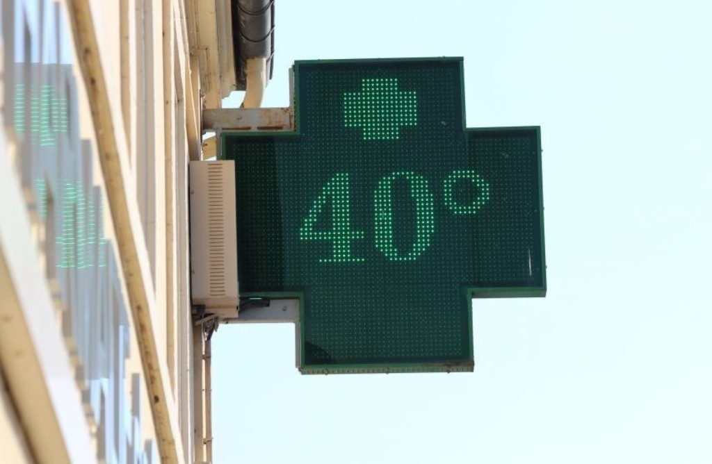 Canicule, enfant abandonné, avion en difficulté... Le récap de l'info du week-end à Paris et en Île-de-France