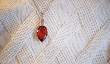 un collier arraché, un voleur maîtrisé par les passants