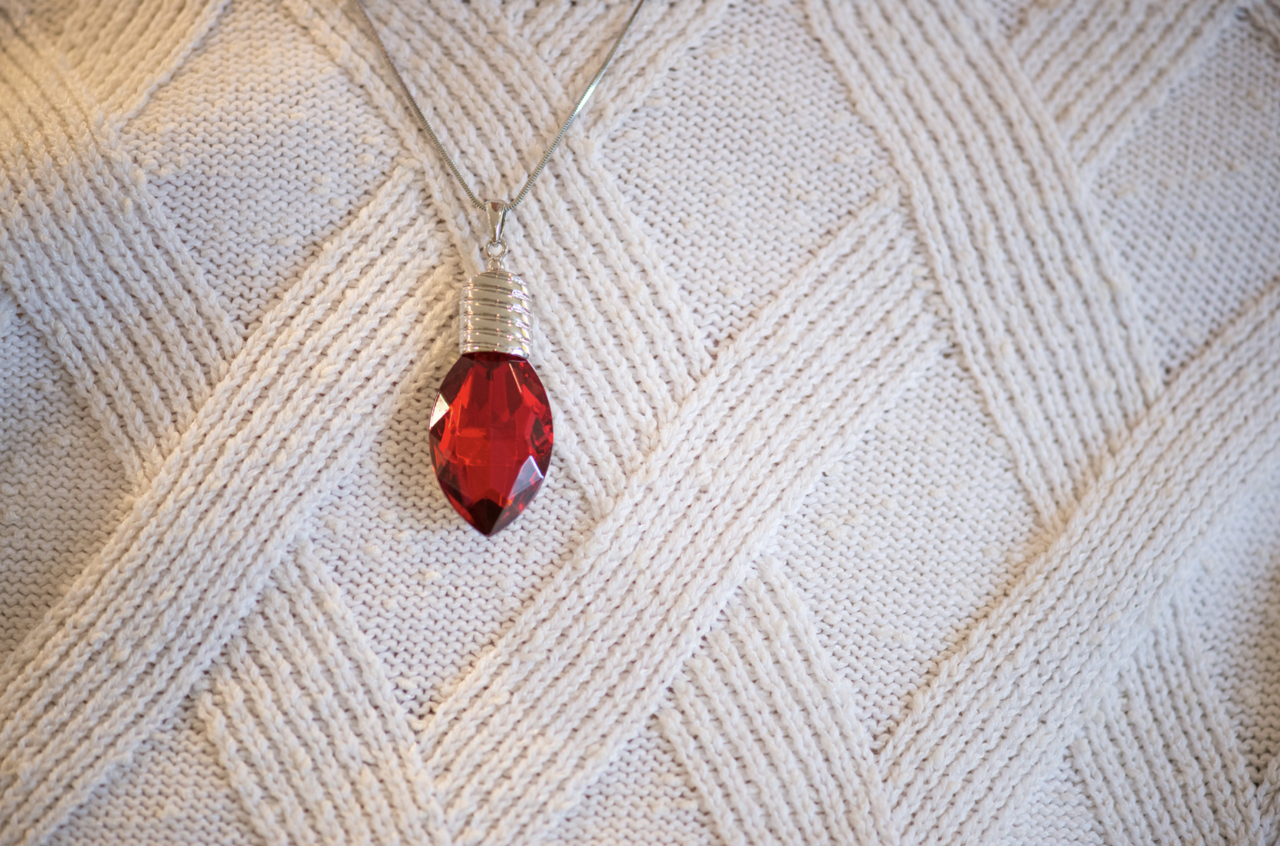 un collier arraché, un voleur maîtrisé par les passants
