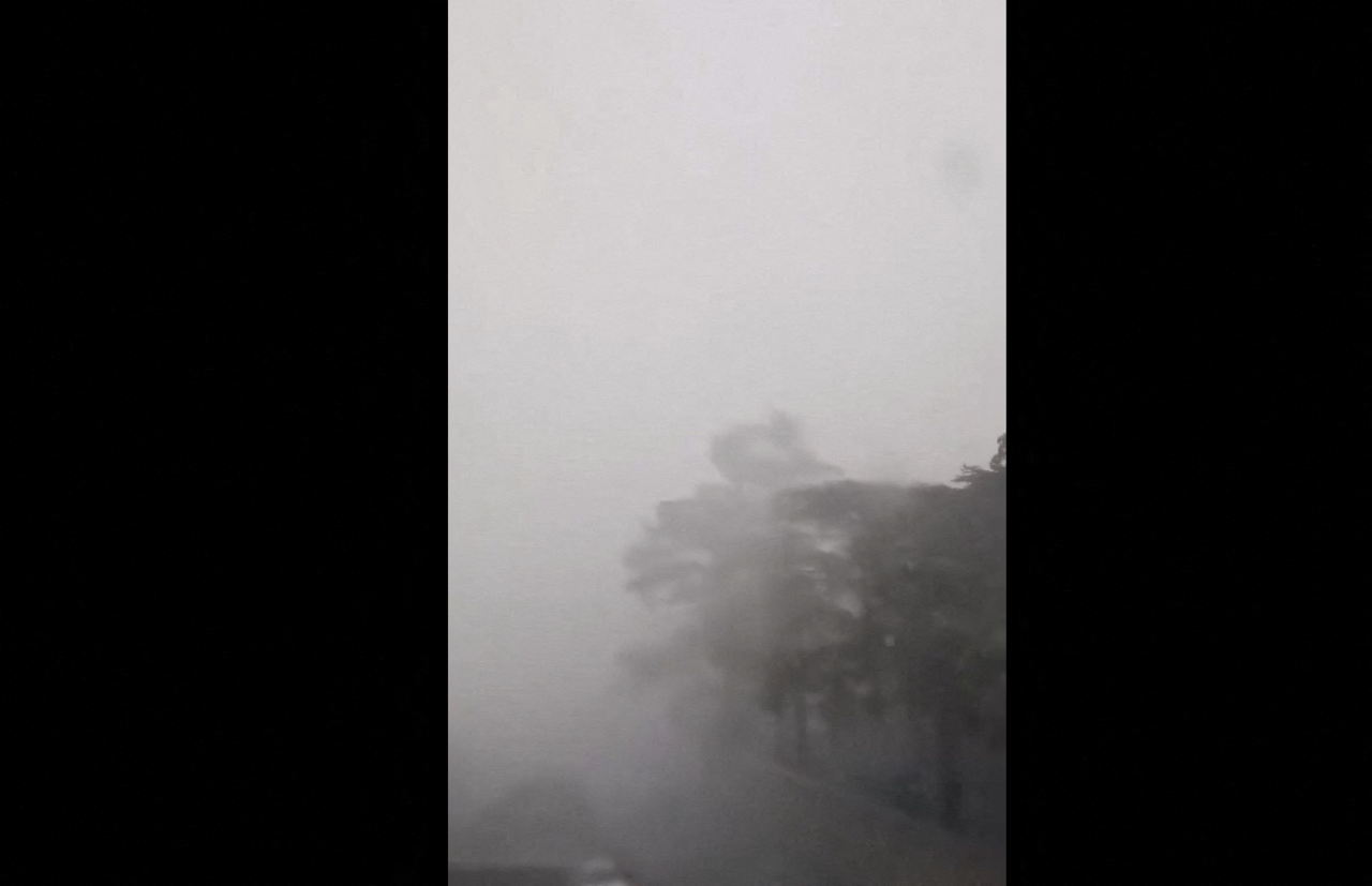 un déluge spectaculaire tombe sur plusieurs communes au sud de Lyon