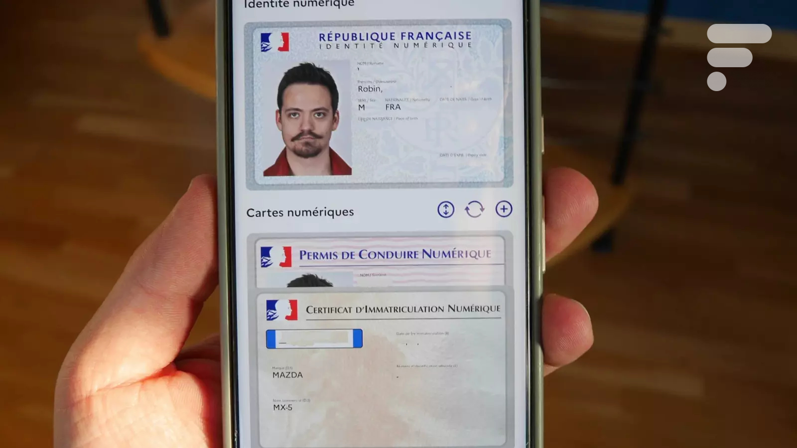 La carte grise sur votre smartphone : ça y est, c'est officiel maintenant, voici comment ça marche - Frandroid