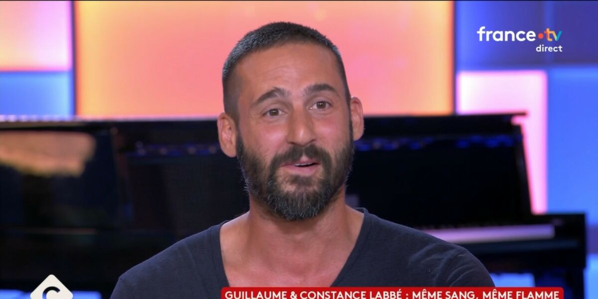 Guillaume Labbé, surpris par un message de sa soeur Constance dans C à vous, explique pourquoi il ne joue pas au cinéma avec elle