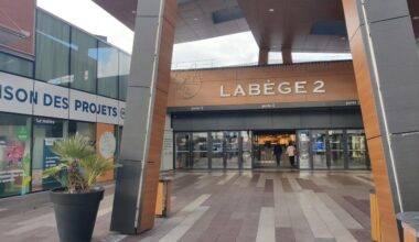 Ce centre commercial près de Toulouse accueille une vente de vêtement et baskets de marque à prix réduits