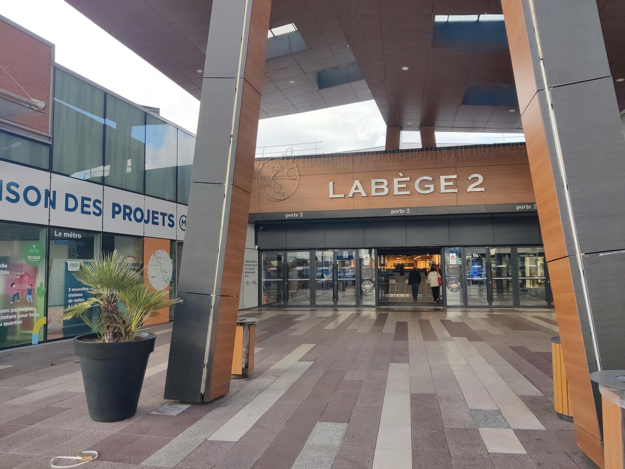 Ce centre commercial près de Toulouse accueille une vente de vêtement et baskets de marque à prix réduits