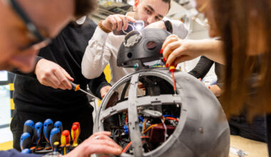 À Rouen, des étudiants reproduisent un célèbre robot de Star Wars à taille réelle