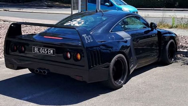 Cette drôle de Ferrari F40 repose sur la base technique d'une Audi TT de seconde génération.