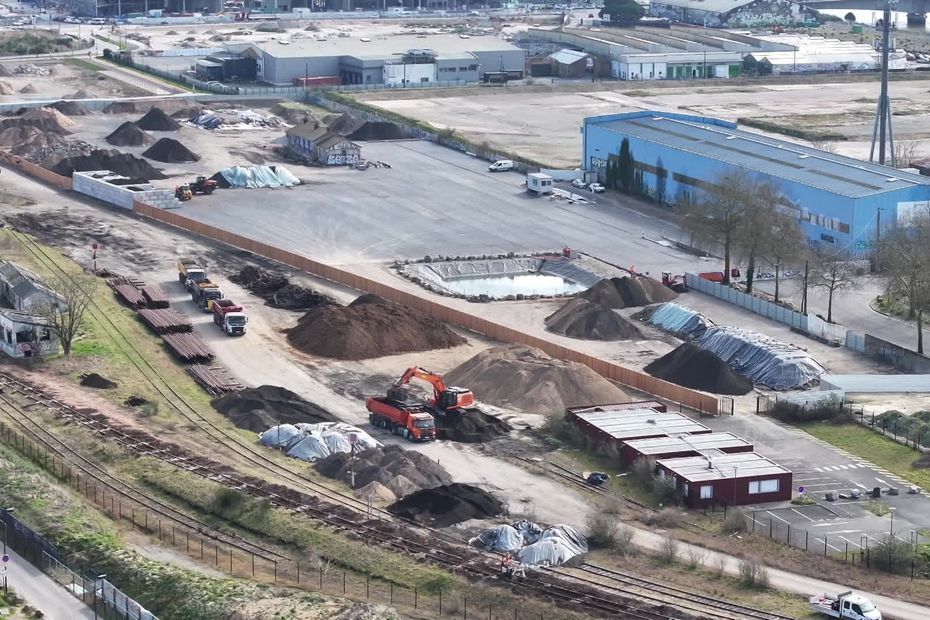 "Ce qui nous alerte, c'est le fait qu'il n'y ait justement pas d'alerte", face au niveau record de particules fines, les riverains de l'écocentre de l'île de Nantes inquiets