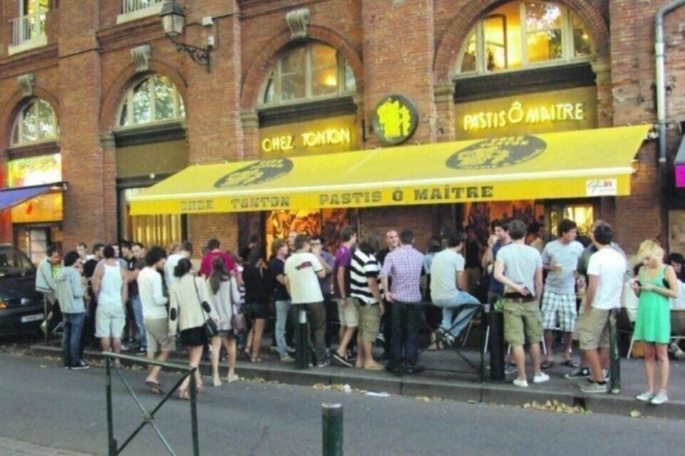 Le mythique ba de la place Saint-Pierre, Chez Tonton, ouvre une guinguette les jours des matchs du Toulouse FC.