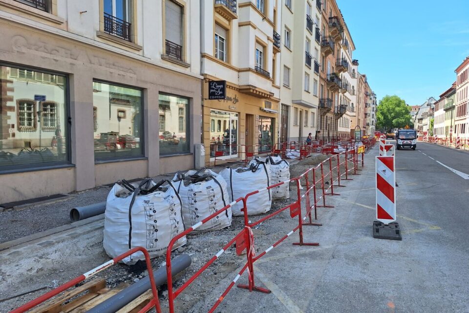 Les travaux nuisent à l'accessibilité du salon de coiffure.