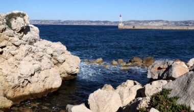 Un plongeur entre la vie et la mort à Marseille après un saut de 5 mètres aux Catalans