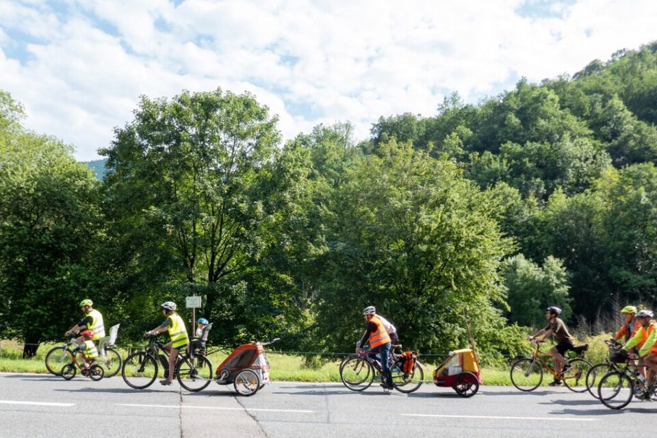 La combe de Gières est réputée dangereuse pour les vélos. Grenoble-Alpes Métropole souhaite créer des aménagements cyclables, pas suffisants pour ce collectif d'habitants.