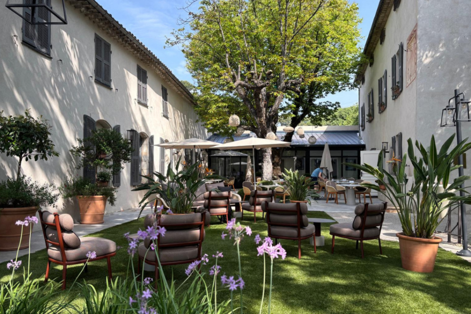 La terrasse de la Villa Archange est un lieu prisé des clients du restaurant deux étoiles.